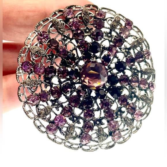 Vintage Silver Tone Large Filigree Brooch Amethyst Colored Prong Set Crystals - Picture 3 of 8